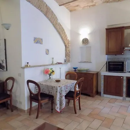 Nel Vicolo, Scappo In Umbria