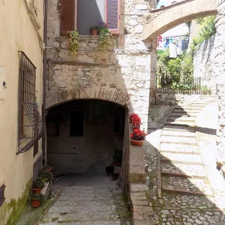 Nel Vicolo, Scappo In Umbria * Amelia