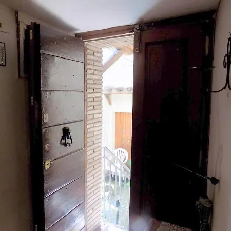 Nel Vicolo, Scappo In Umbria *