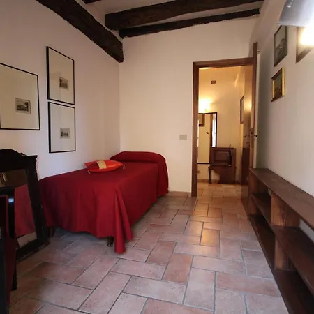 Nel Vicolo, Scappo In Umbria